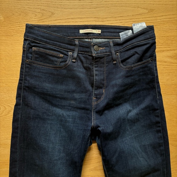 Levi’s dark wash women’s jeans size 30 - Picture 2 of 6